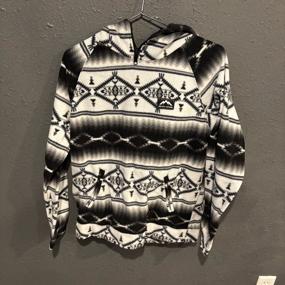 Massive Outdoor Tops - Women’s Massive Outdoor Fleece Hoodie